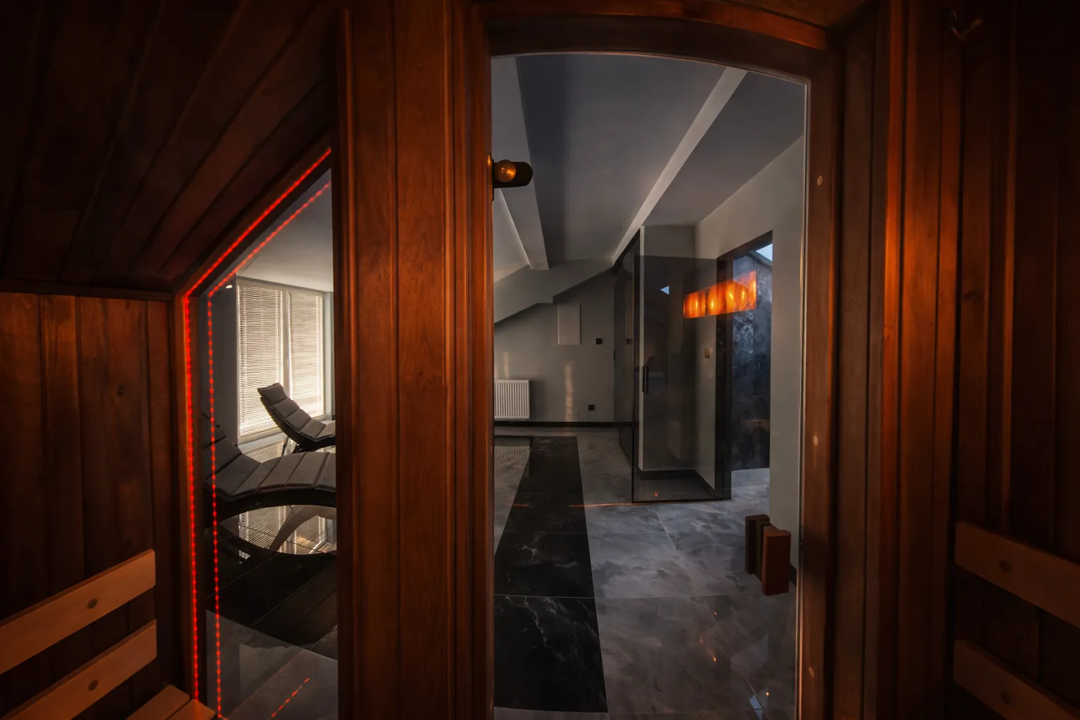Sauna fińska w prywatnej strefie SPA FalHouse